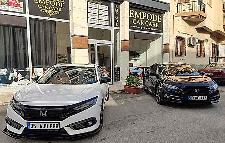 siyah ve beyaz honda civic